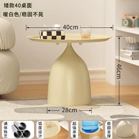 Короткая модель — железный приставной столик кремово-белого цвета.