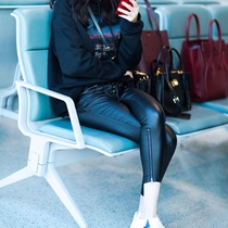 Star Yang Mi black leather pants of the same style female 2021 autumn and winter new Korean tight-fitting high-waisted matte nine-point pants