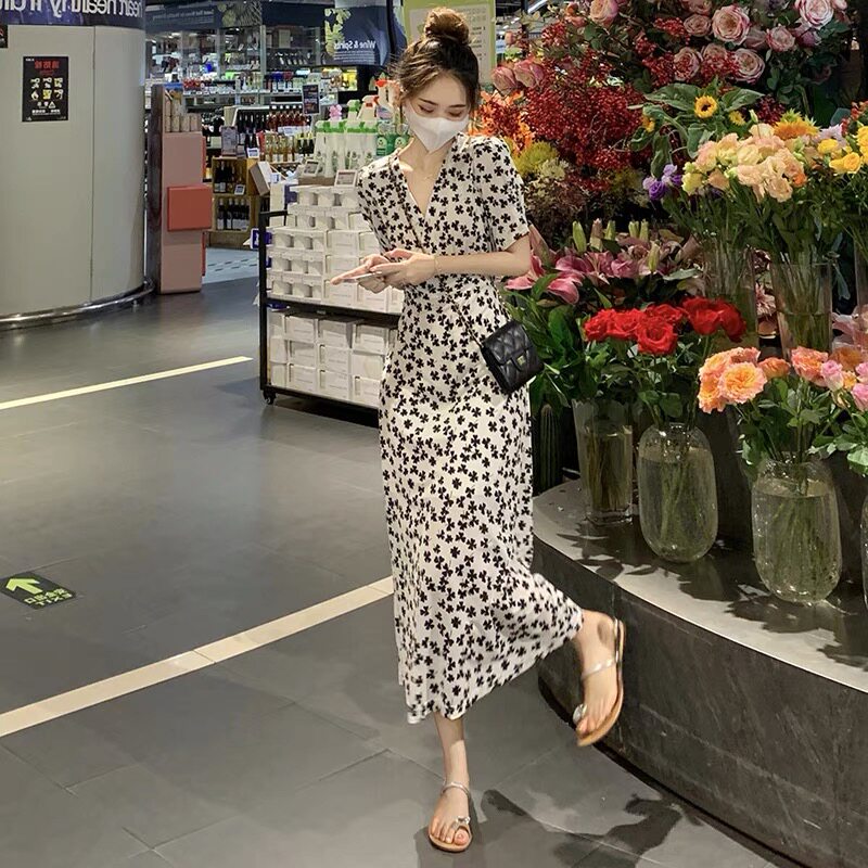 Don't make milk sweets for women's thin summer 2022 Korean version Broken Flowers Fairy V collar Long dress High waist fairy gas skirt