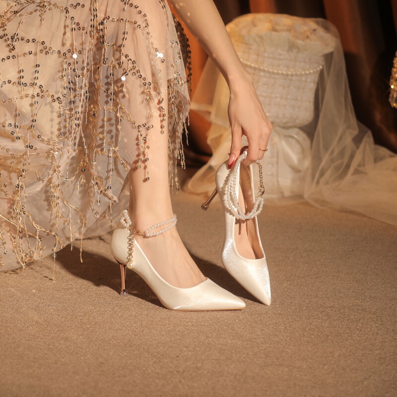 High-Heeled Shoes Paired with a Dress for 18Th Birthday Ceremony, Pearl Chain, Thin Heel, Pointed Toe, White Mary Jane Women's Shoes, Engagement Bridesmaid Shoes High-Heeled Shoes Paired with a Dress for 18Th Birthday Ceremony, Pearl Chain, Thin Heel, Pointed Toe, White Mary Jane Women's Shoes, Engagement Bridesmaid Shoes