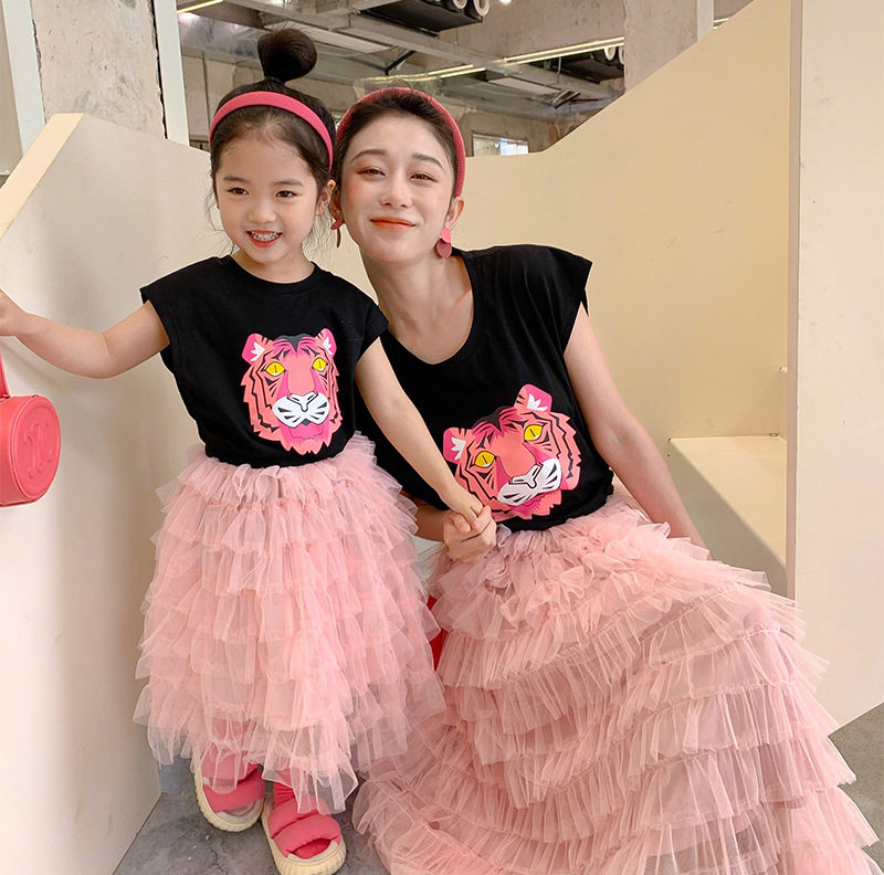 Parent-child outfits, mother-daughter outfits, western style summer short-sleeved yarn skirt suits, fried street pink princess skirts, Korean summer t-shirts, trendy