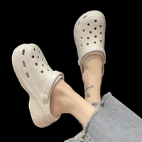 Высокие сплошные цветные туфли в белых