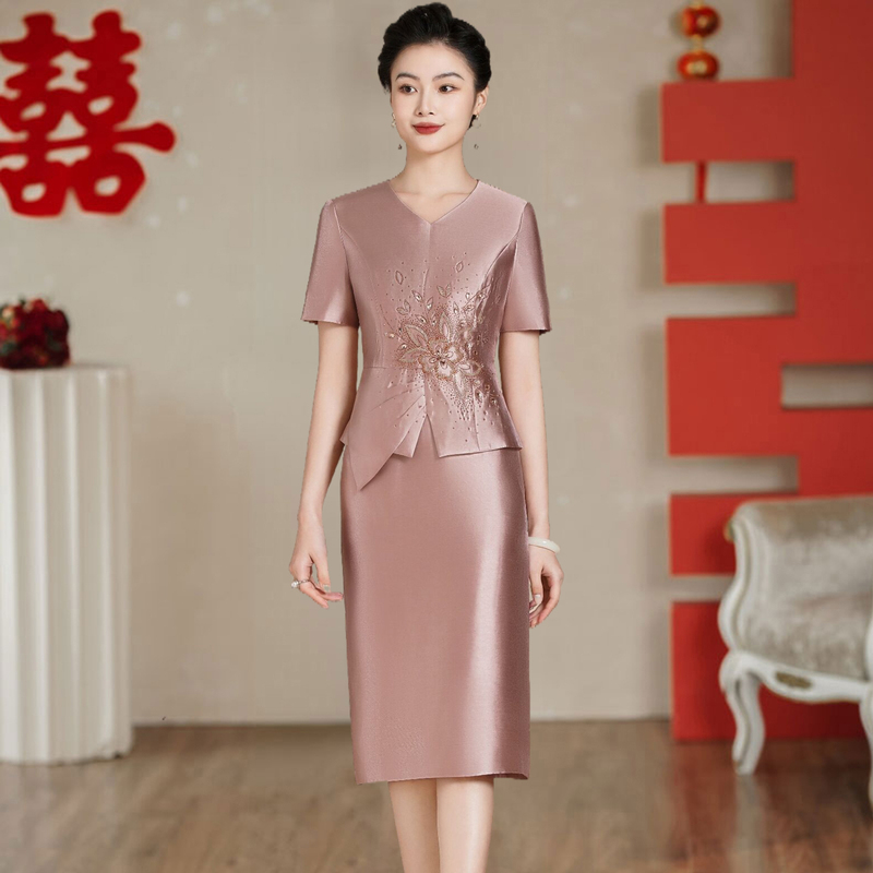 Elegant Mother-Of-The-Bride Dress for Wedding Banquet, Suitable for Everyday Wear, 2026 New Style, Noble and Youthful Design for the Bride's Mother