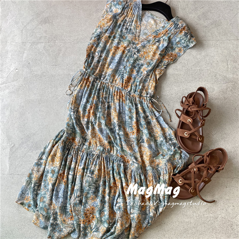 Picture ColorNanfa Painting style   Australia Designer    elegant and quiet flowers and plants printing V-neck Lotus leaf sleeve Close your waist Frenulum Dress