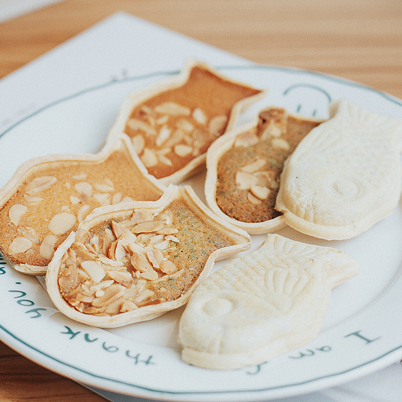 Lotus System Japanese flavored small fish type nut tonsils tusk-fired crispy boat cookies office snacks