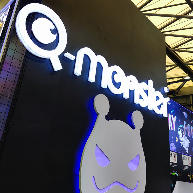 QZee Canada Qmonster Pet Dog Dog Toy Latex Sound Bite Mud Man Young Medium and Large Dog Children