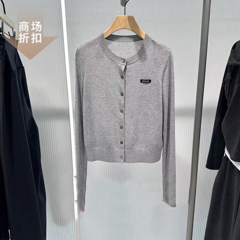 The Same Style as the Mall's Ainuoshangyi 2026 Spring Thin Metallic Fiber Shiny Round-Neck Knitted Cardigan for Women