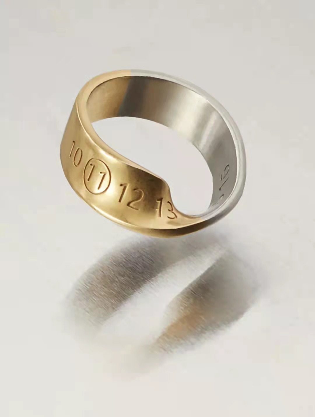 Two-color Mobius Ring Ring Old Vintage Ring Engraved Digital Genderless Couple Ring