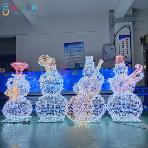 Рождественская красавица на открытом воздухе.