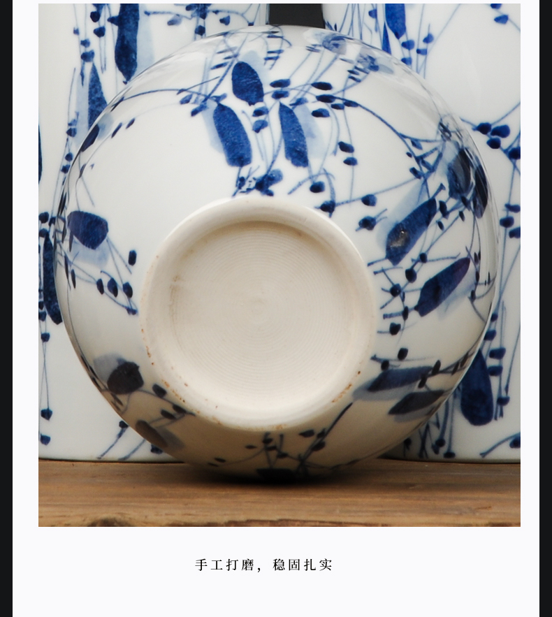 Jingdezhen blue and white porcelain vase three - piece creative decoration in the sitting room household dry flower decoration crafts are arranging flowers