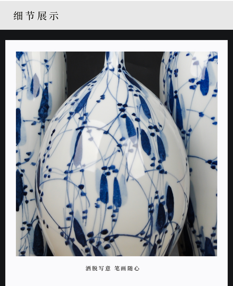 Jingdezhen blue and white porcelain vase three - piece creative decoration in the sitting room household dry flower decoration crafts are arranging flowers