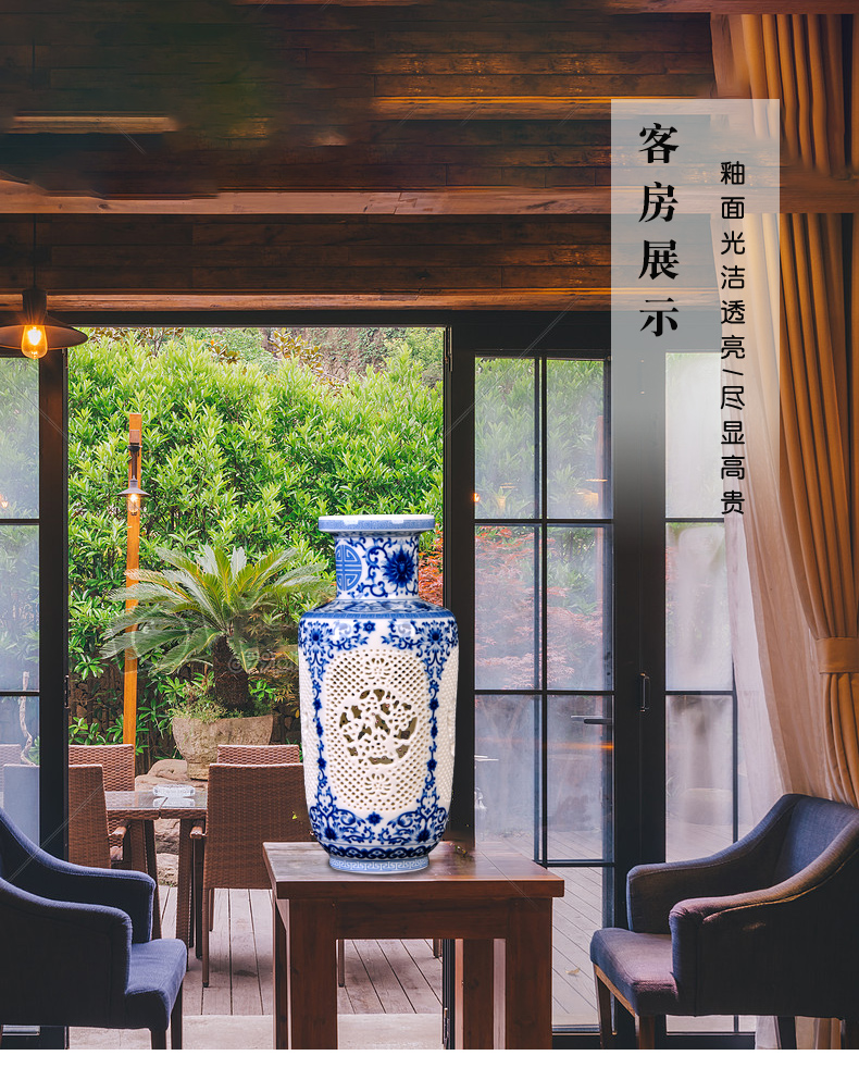 Jingdezhen ceramics furnishing articles I and contracted sitting room home decoration wedding present hollow out blue floret bottle