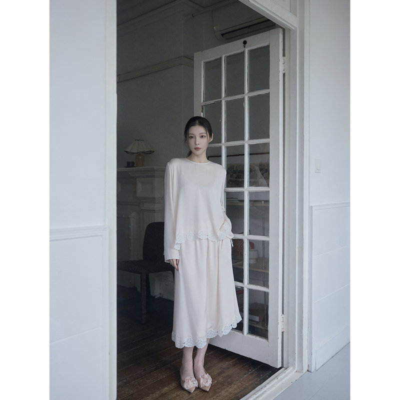 Mur Blanc Limited Edition Light Pink Silk Satin Top and Skirt Wavy Lace Suit