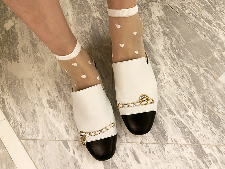 It’s like putting foundation on your skin, and it’s full of love for you~ Thin as a cicada’s wings, chao thin nylon stockings