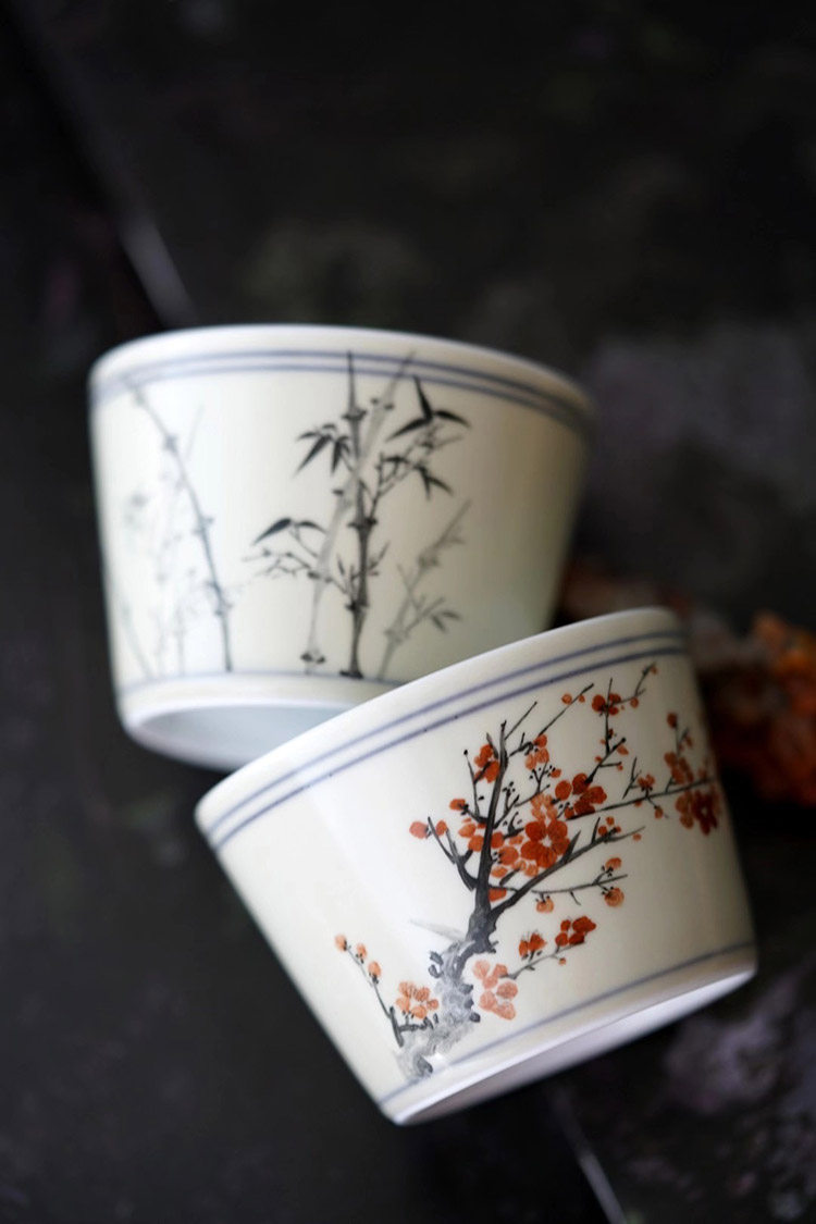 A pair of hand-painted plum bamboo and Xishan Yongzheng double-clear string pattern large capacity warm hand cup gift box