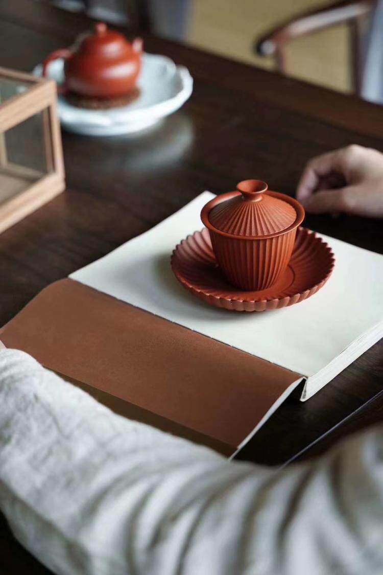 Celebrating more than one year｜Hand-made raw ore old red clay purple sand cover bowl with rib pattern tea utensil, there is movement in the stillness like a folding fan like a chrysanthemum petal