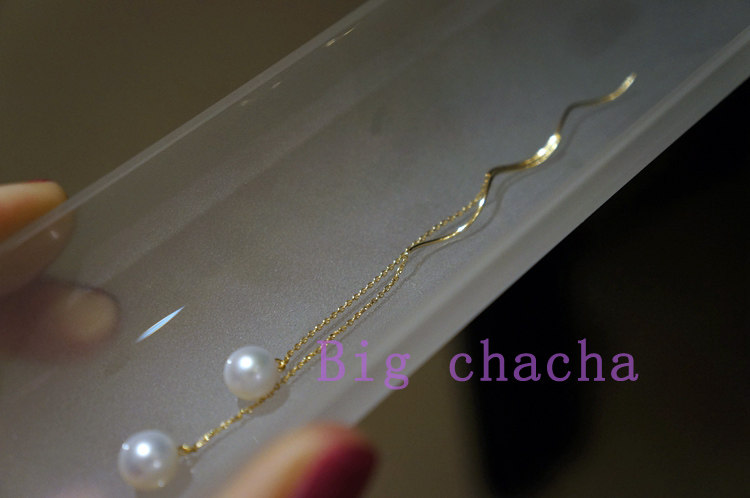 Cold gentle 18k gold concentrated cream akoya Japanese seawater pearl earrings