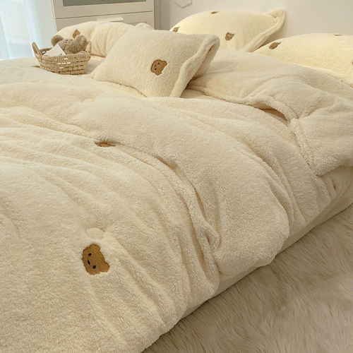 Антарктическое кашемирное стеганое одеяло ягненка было утолщено хлопковыми стегаными одеялами зимой и теплым общежитием. Одиночная весна и осень были универсальными