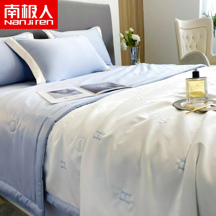 Air conditioning by summer cool by summer washed real silk cool with ice silk thin section Spring and autumn quilted with water washable machine wash four pieces