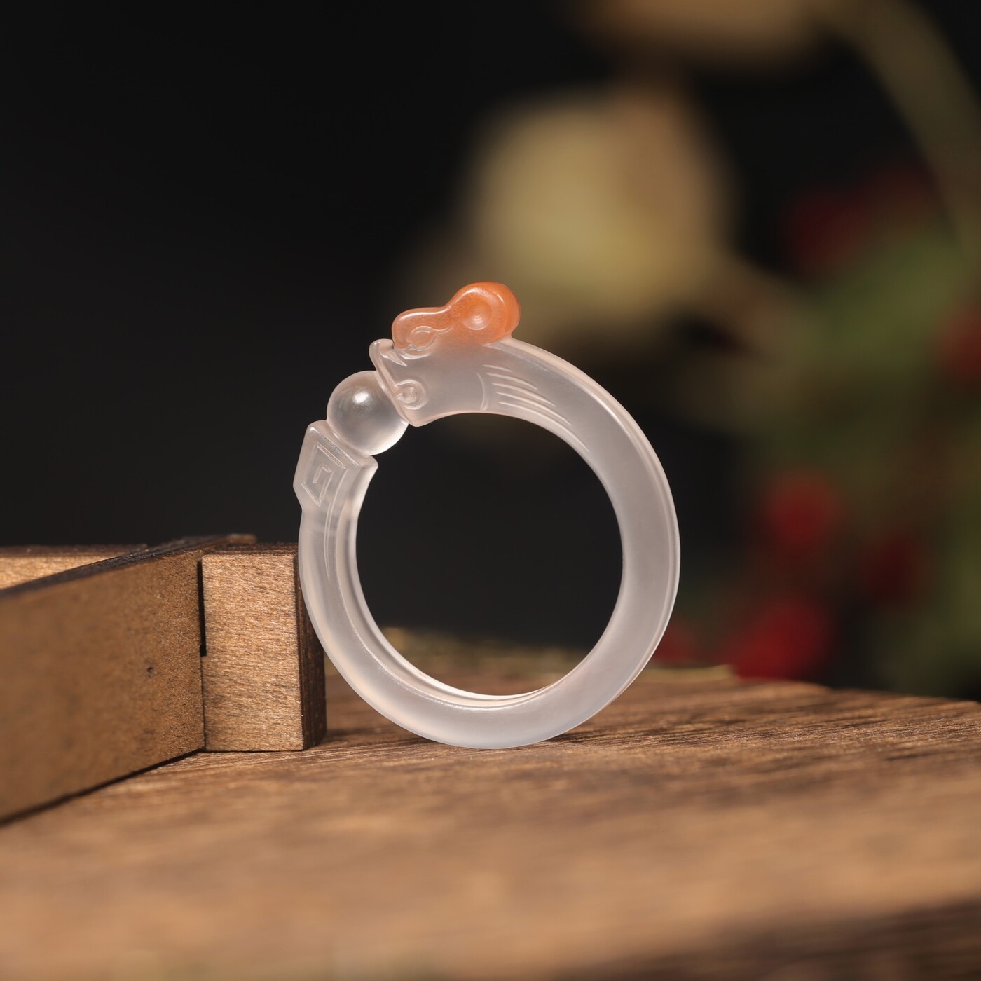 Nanhong Su Gong carved jade ring faucet ring