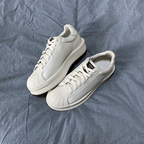 Летние высокие кроссовки в английском стиле, мужская дышащая белая обувь на платформе, повседневная обувь, изысканный стиль, в британском стиле, из натуральной кожи