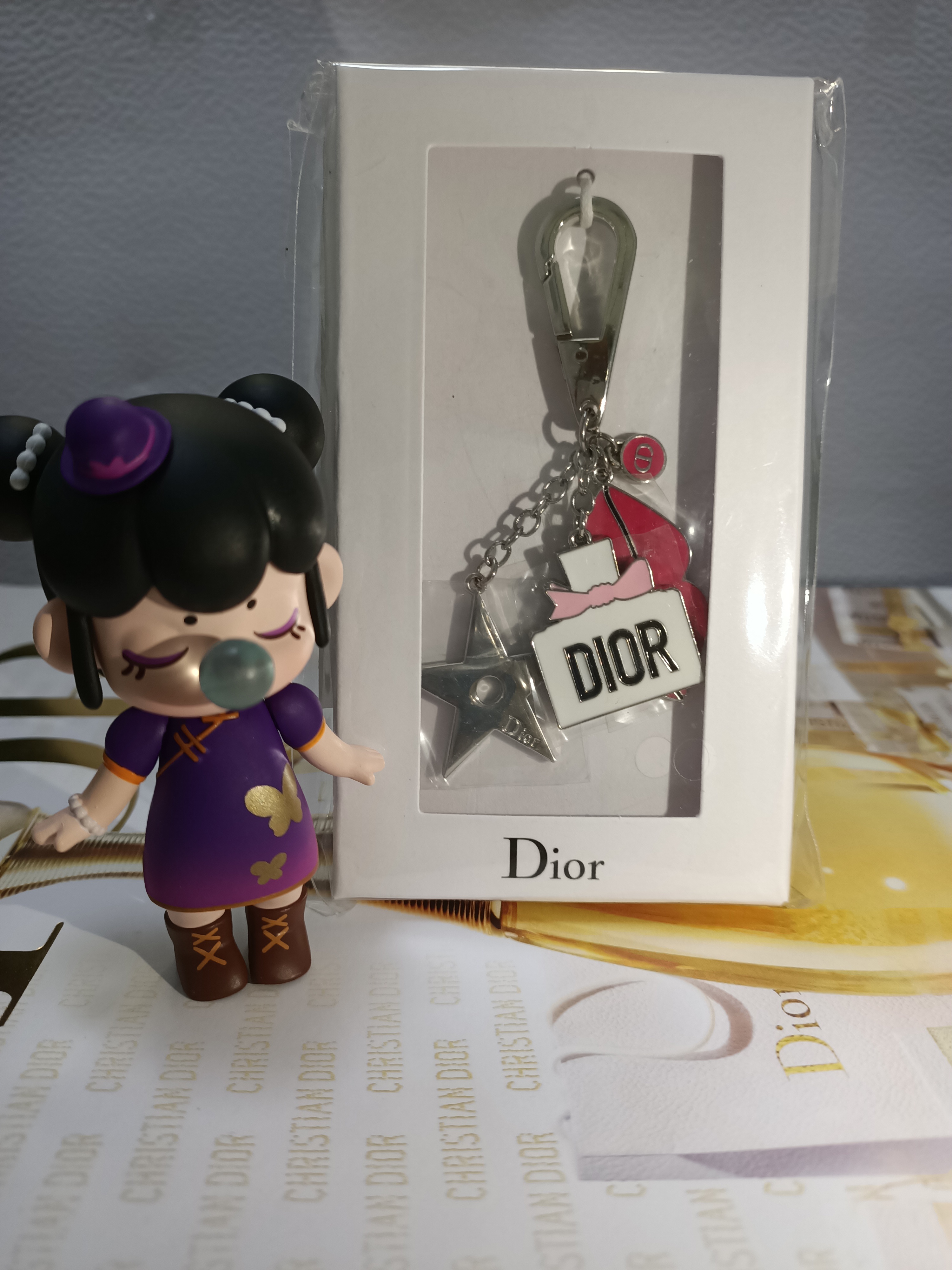 Dior Dior Keychain Fashion High-grade Star Keychain Four-leaf Grass Dior Peripheral Counter Gift Postage