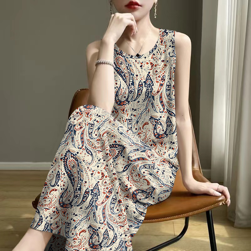 Clearance Sale - 2025 Summer New Slim-Fit Age-Reducing Tummy-Covering Mom's Vest Dress with Straps, Mid-Length Dress for Women