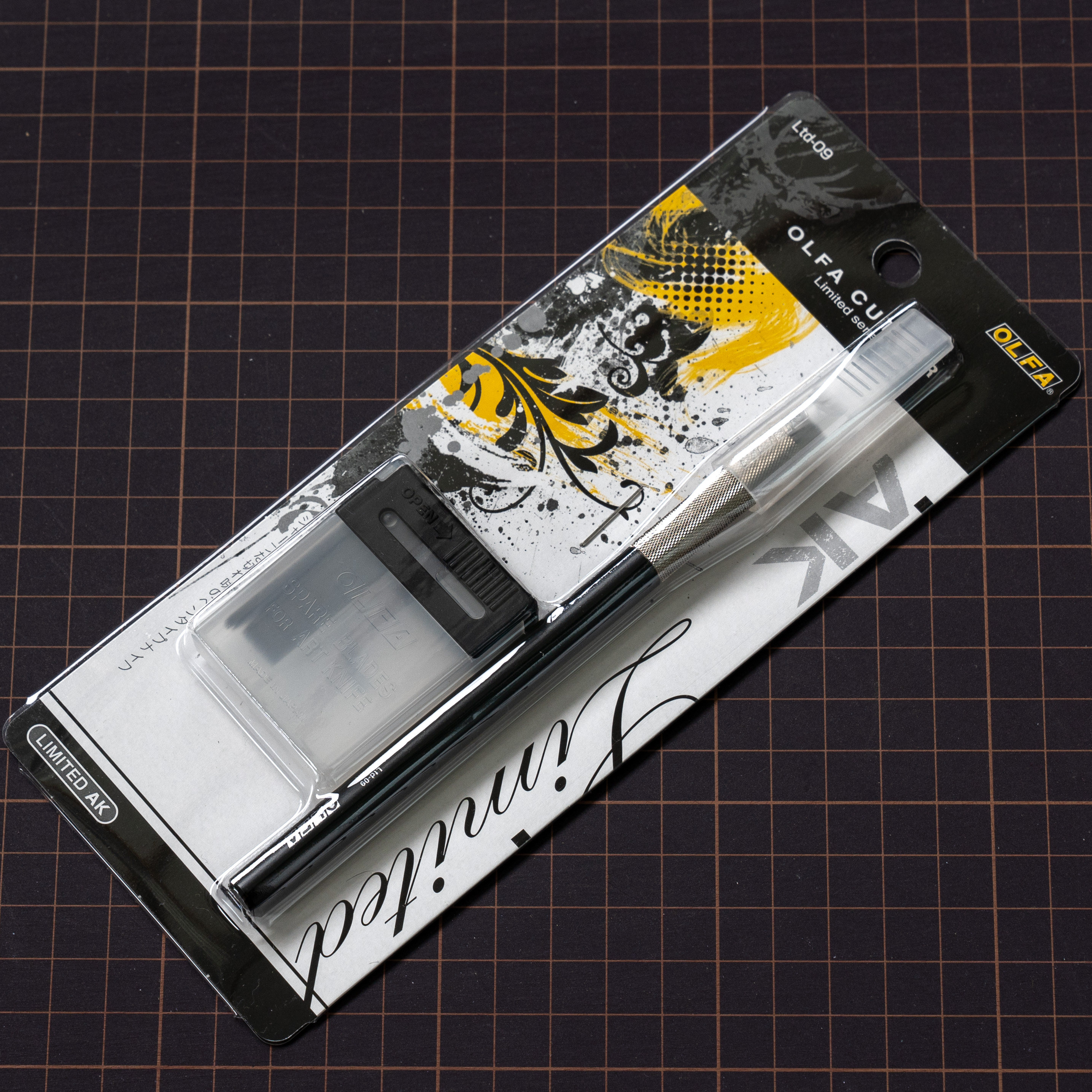 Original imported Japanese OLFA Ohair Ltd-09 pens with large black engraving knife