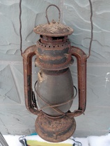 In the 50s or 60s old horse lamp anti-wind lamp lighting lampsOld objects Old objects oil lamp packaging fidelity