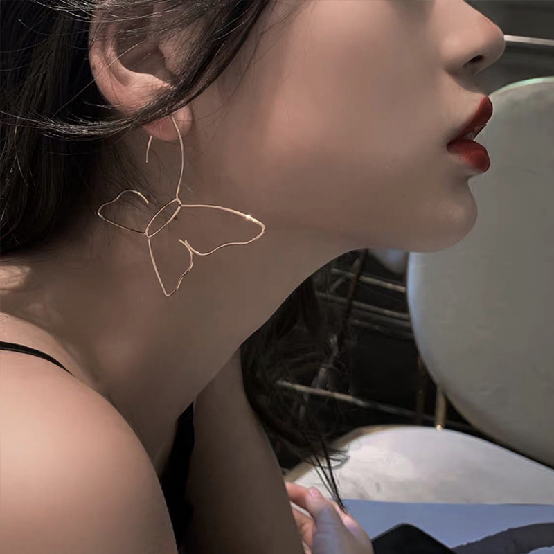 Butterfly ear clip no ear pierced female high-grade sense exaggerated large false earrings 2021 new trend suitable for round face earrings
