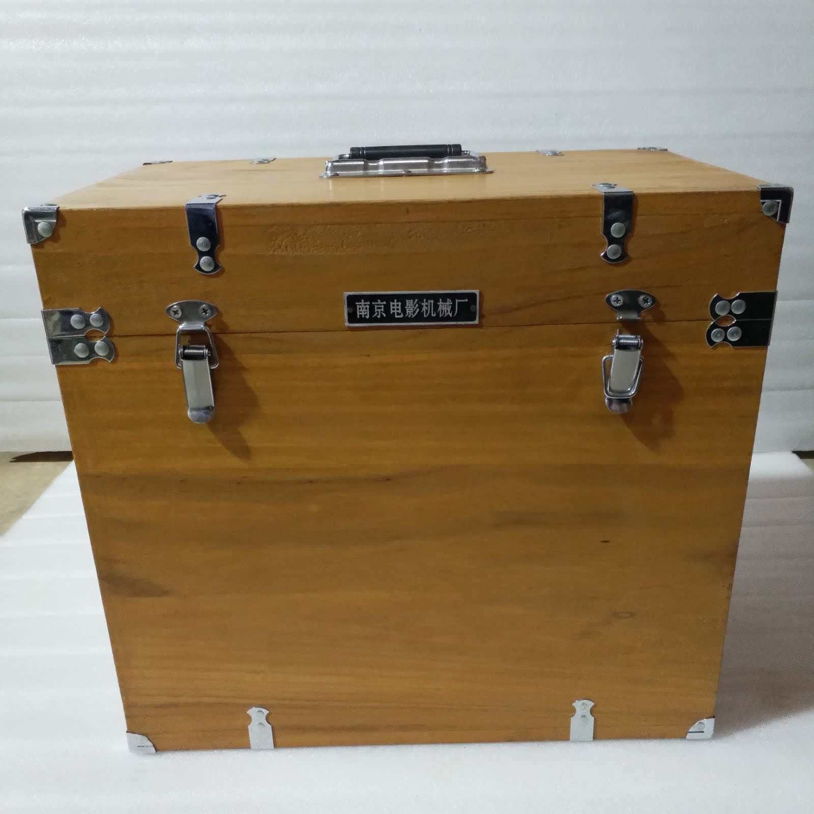 Nanjing Yangtze River 16 mm film projector film projector xenon lamp integrated machine split machine head wooden box