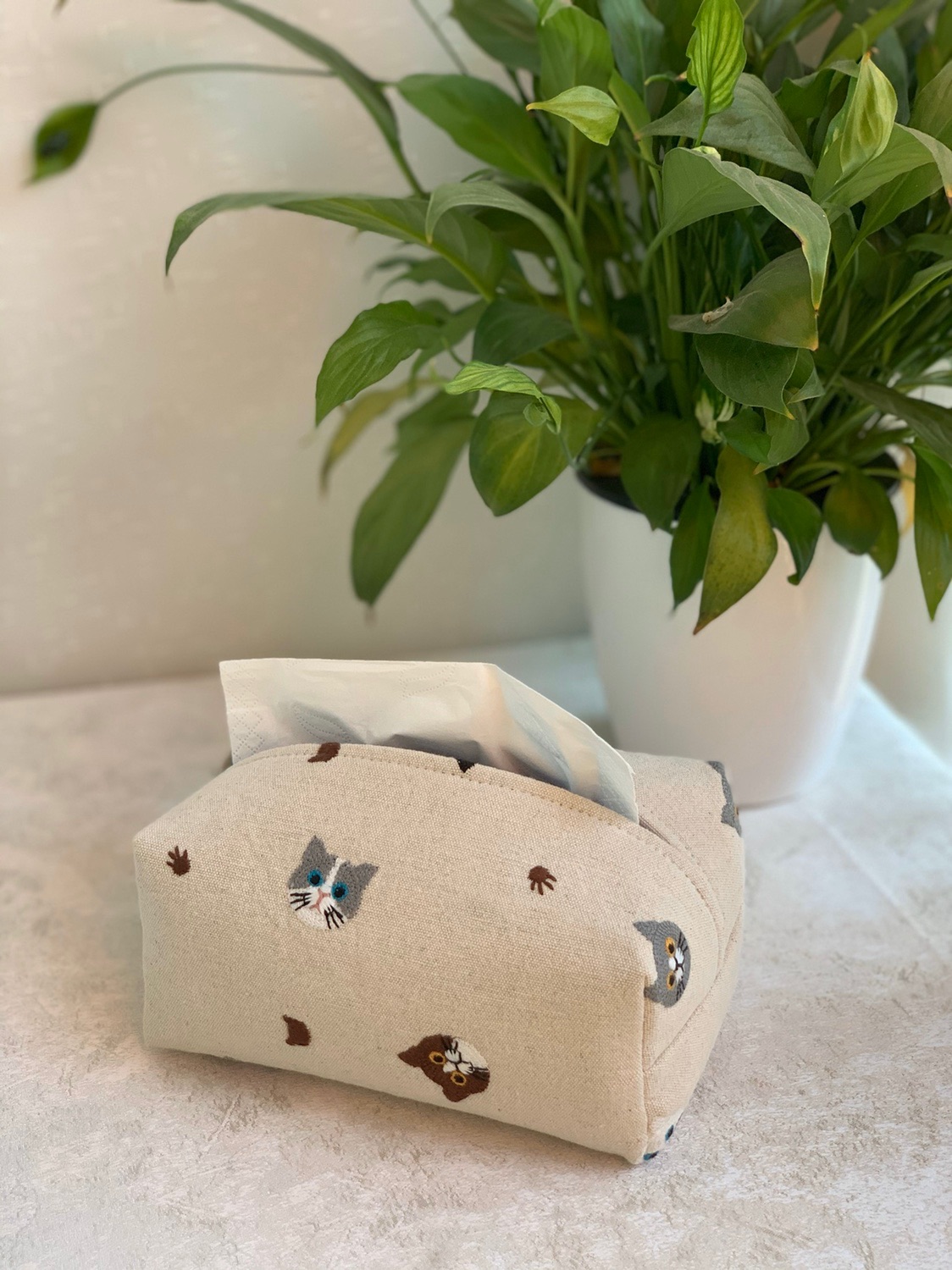 Treasures Handmade Custom Day Style Embroidered Little Kitty solid tissue box Living room Bedroom Contained Removable Sanitary Paper Bag