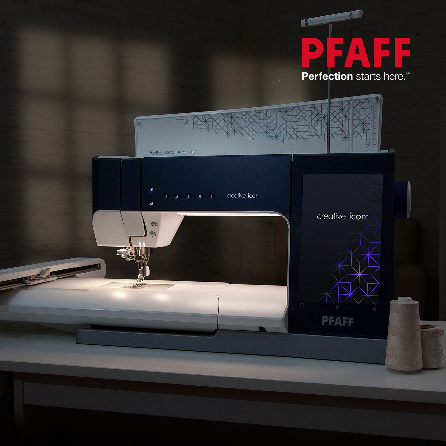 (Tailor's Ap) PFAFF Hundred Fu Embroidery Machine Embroidery Machine Sewing Machine Creative Icon