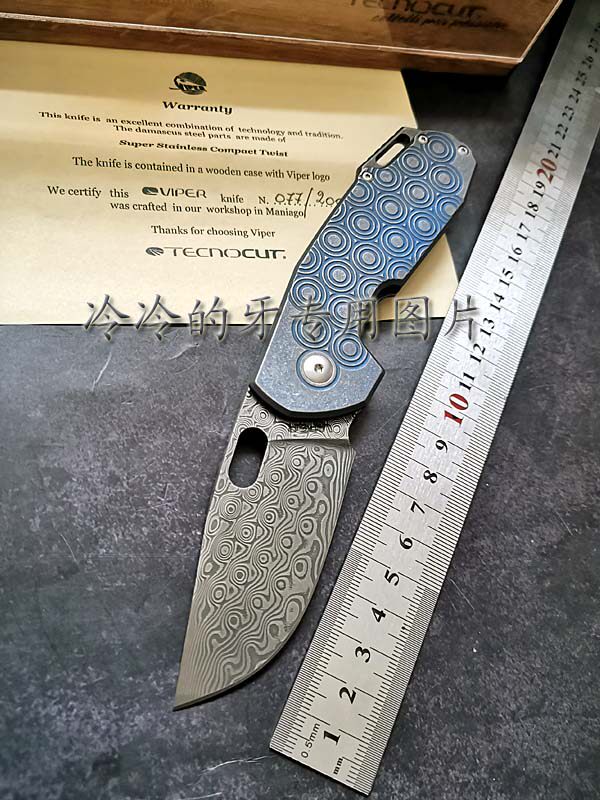 Imported Viper Viper Viper Odino Odin Damascus High Gift Box with a folding knife