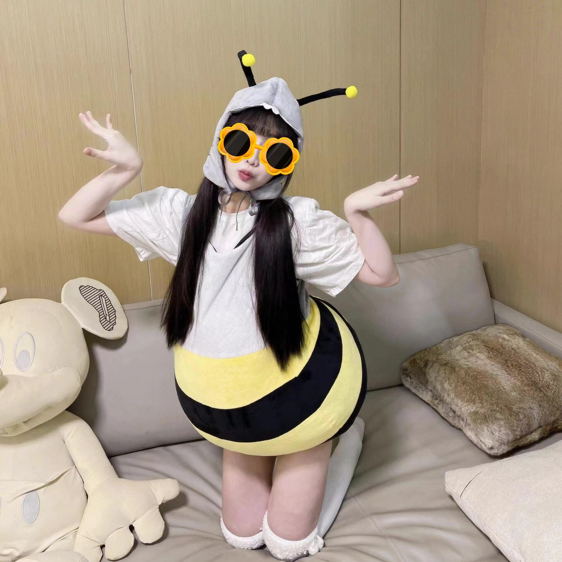 鲨Bee玩偶服，创意生日礼物的温暖选择_动漫毛绒_淘宝游戏网