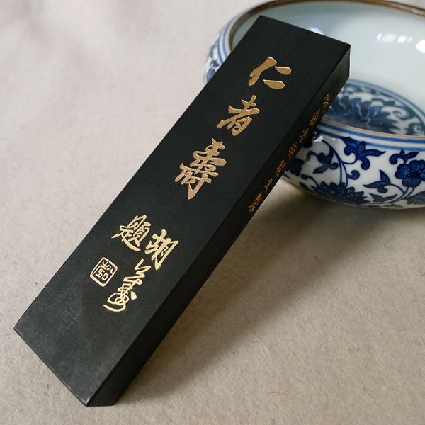 4 Two Renner Sou ultra lacquered oil smoked ink (emblem of the old Hu Kaiwen ink ingots ink block with four precious oil smoke)