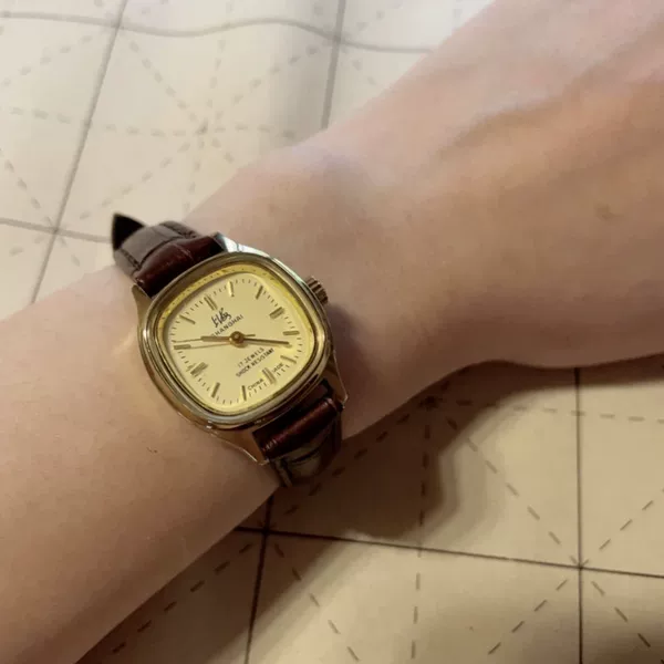 Товары от 国产库存手表销售经营部