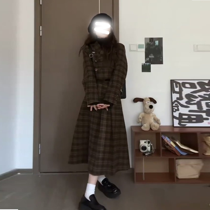 College style textured wool suit women's autumn winter French style retro shorts suit jacket 100 pleats half body dress Two sets-Taobao