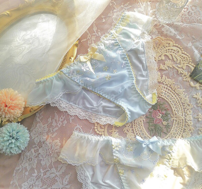 Japanese-Style Comfortable Embroidered Chiffon Ruffle Sweet Milk Ice Silk Triangle Fresh Young Girl Sexy Seamless Low-Rise Panties