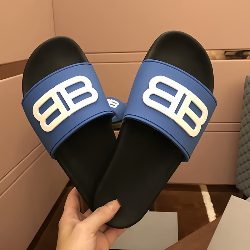 Summer New 2025 Unisex Slip-On Sandals for Couples, Korean Style Non-Slip Casual Beach Sandals