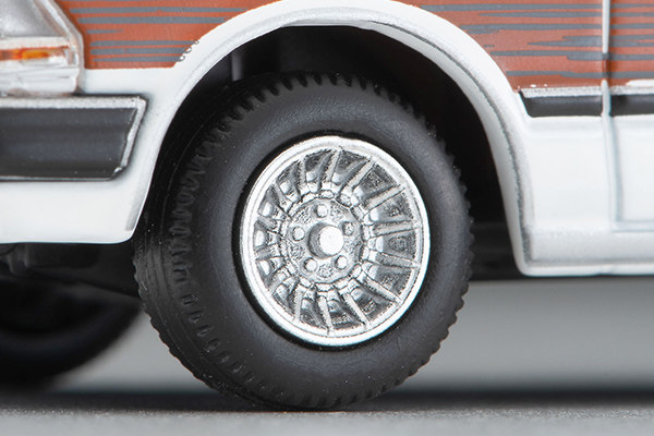 Модель машины 21年8月  tomy tlv lv-n209c/244a  nissan cedric wagon 木纹色