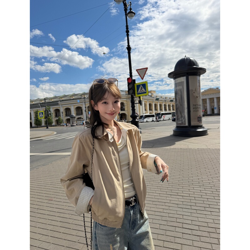 Yangzifan's "Old Money Style Embroidered Jacket: Lapel Short Coat for Women in Autumn, Reversible with Elastic Hem