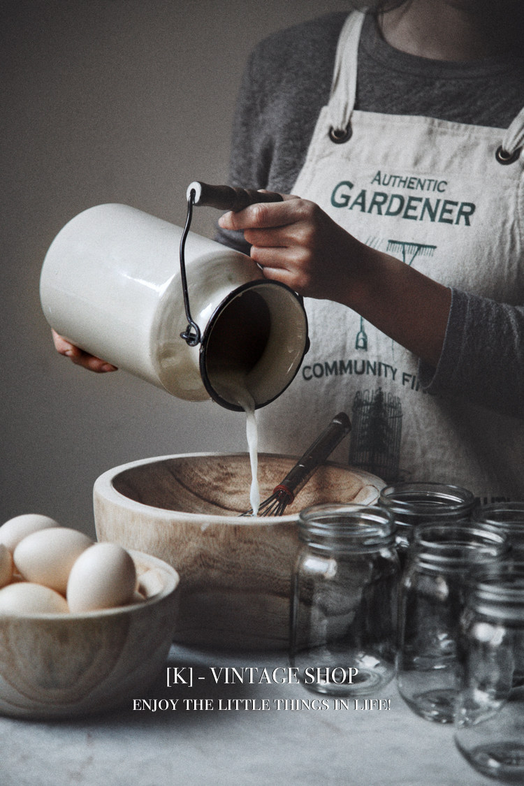 Retro old hand-held white imitation enamel milk pot tin milk pot vase flower arrangement rustic gardening decoration