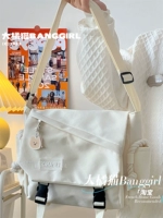 Подвеска «Белый свободный медведь»