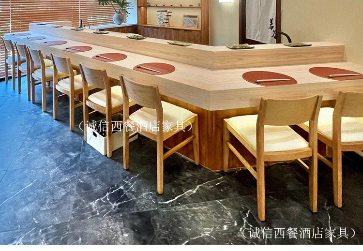 Стол и стул суши перед доской_33.jpg