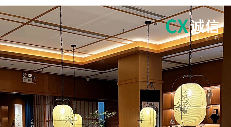 Стол и стул суши перед доской_08.jpg