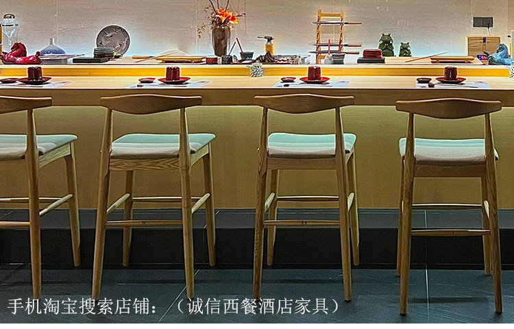 Стол и стул суши перед доской_27.jpg