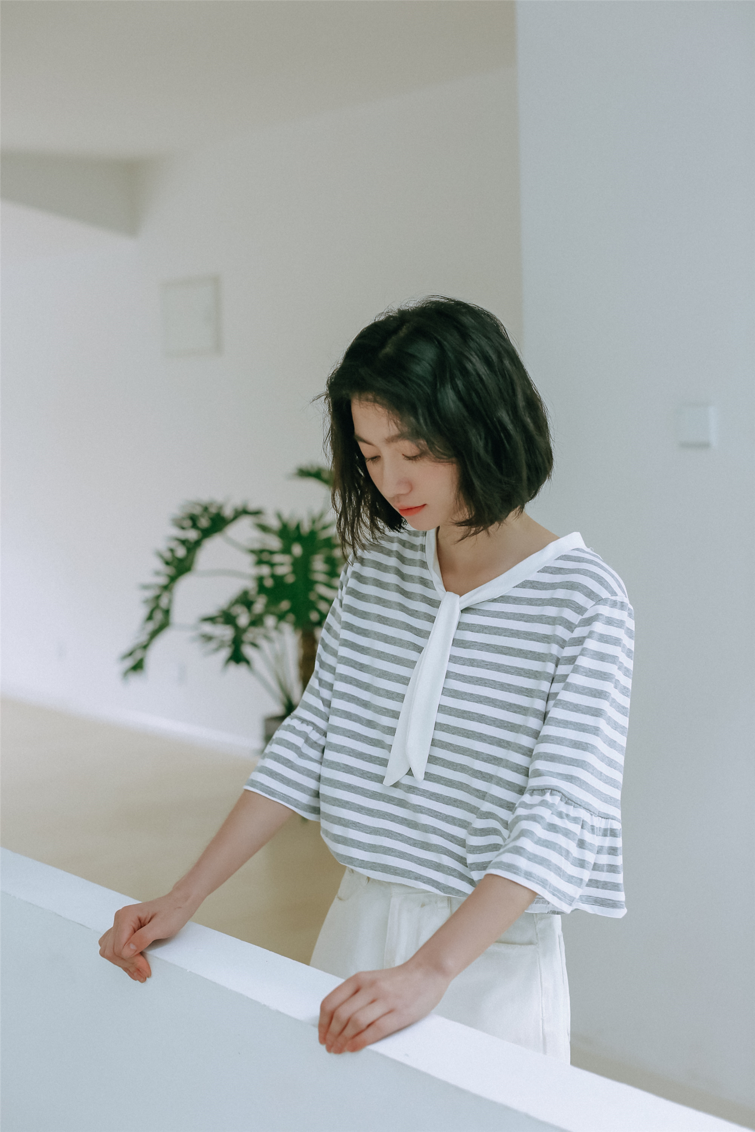 VK旗艦店 韓系新款條紋撞色領帶短袖上衣