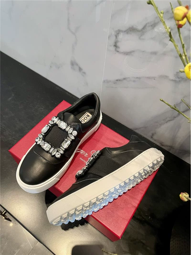Скидка Roger Vivier/RV цвет коммутэ цветной бриллиант пряжка круглая головка плоское основание нескользящие повседневные кроссовки для женщин