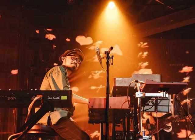 【大麦】旅行团乐队《爱上这样的疯狂》 2023巡演-南京站 南京 1701 Live House Max